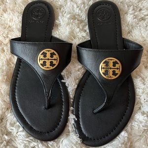 Women’s Tory Burch Benton Leather Flat thong sandals size 5 1/2